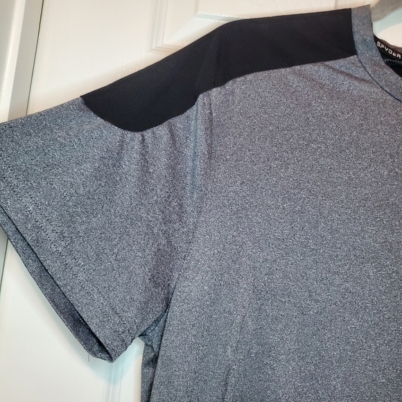 Spyder Active ProWeb T Shirt Mens Size Medium Gray Black Short Sleeve Athletic - Picture 2 of 8